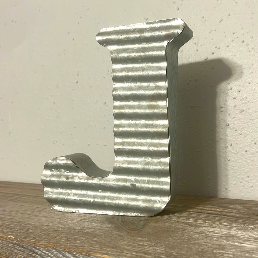 Decor initial J